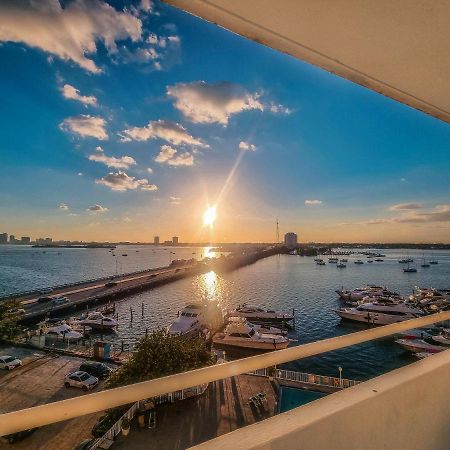 Bayfront Apartment Breathtaking Views- One Bedroom W Balcony- Living Room -Free Parking Маямі-Біч Екстер'єр фото