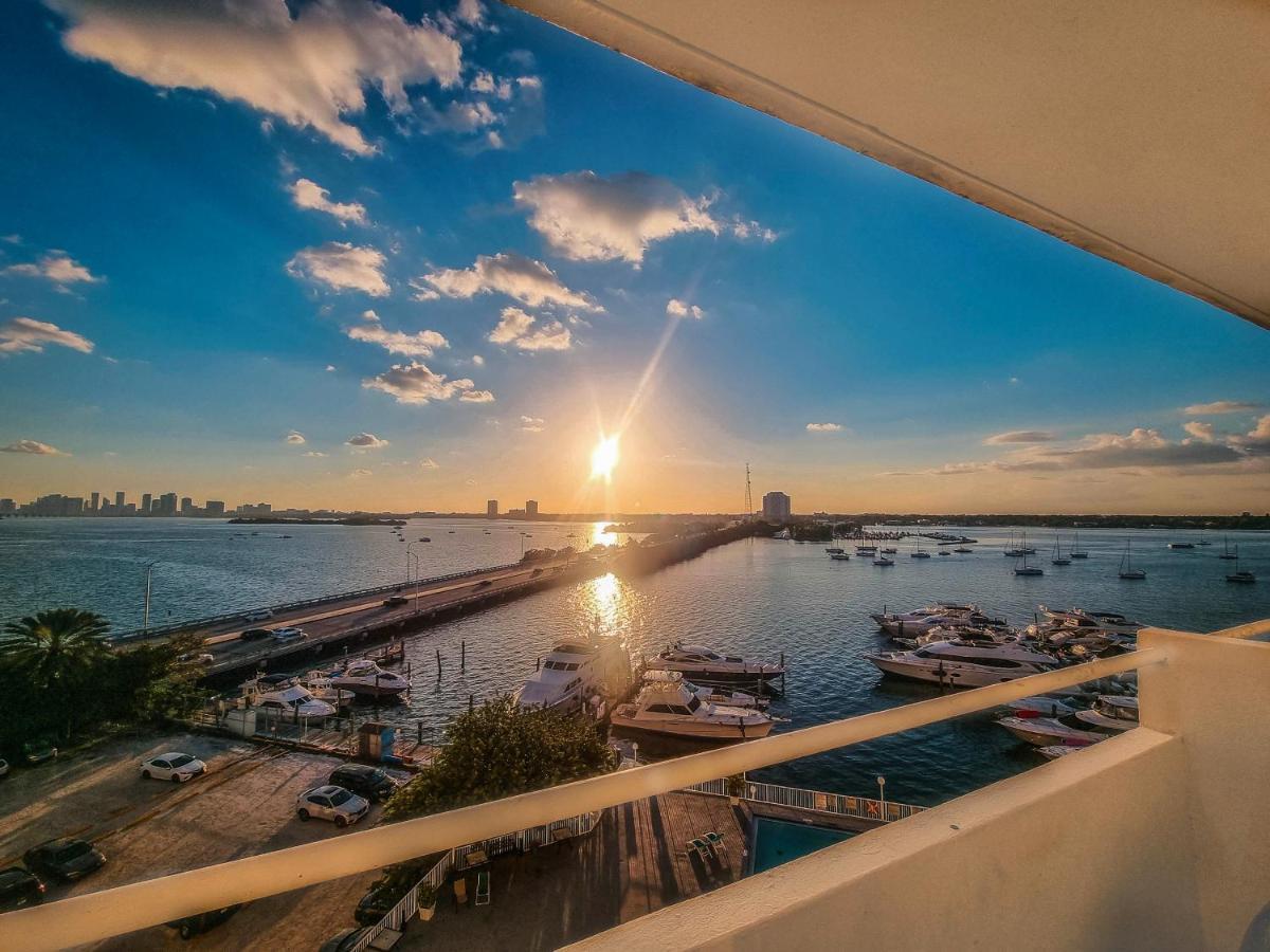 Bayfront Apartment Breathtaking Views- One Bedroom W Balcony- Living Room -Free Parking Маямі-Біч Екстер'єр фото