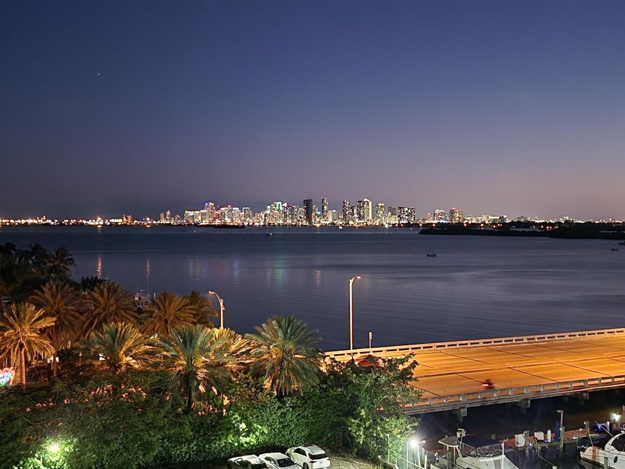 Bayfront Apartment Breathtaking Views- One Bedroom W Balcony- Living Room -Free Parking Маямі-Біч Екстер'єр фото